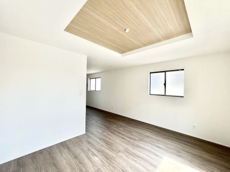 ���̑����ρ@�Ƒ��̏Ί炪���R�Ɛ��܂�Ă���A����ȕ��͋C�̃_�C�j���O�Ɏd�オ���Ă��܂��B