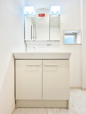 ���ʑ�E���ʏ��@�O�ʋ��̗��ɁA���ϕi��q���p�i�Ȃǂ����[�\�B���ʑ����������ƕۂ��܂��I