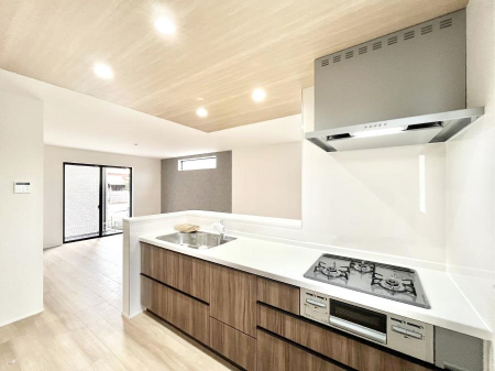 �L�b�`���@���������Ȃ���ł����Ƒ��Ƃ̉�b���y���߂�ΖʃL�b�`��