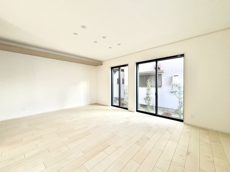 ���r���O�@�������������͋C�̂k�c�j�͉Ƒ��݂�Ȃ̉��K���