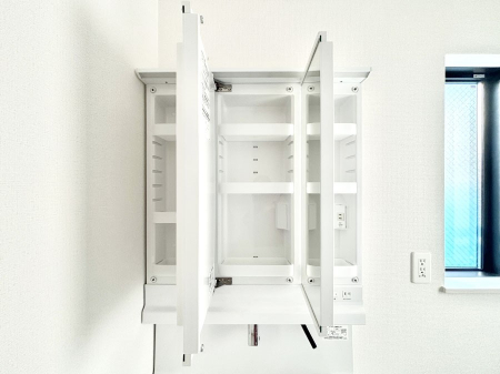 ���̑����ρ@�O�ʋ��̗��ɁA���ϕi��q���p�i�Ȃǂ����[�\�B���ʑ����������ƕۂ��܂��I