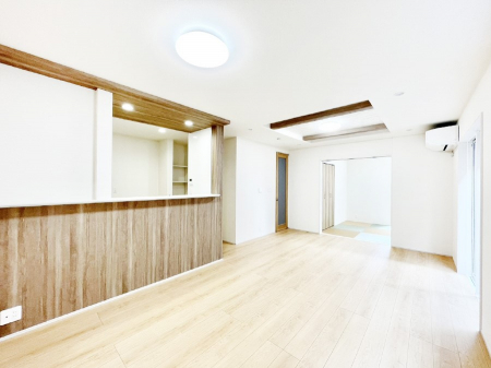 ���̑����ρ@�Ƒ��̏Ί炪���R�Ɛ��܂�Ă���A����ȕ��͋C�̃_�C�j���O�Ɏd�オ���Ă��܂��B