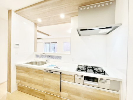 �L�b�`���@���Ƒ��̉�b�e�ޑΖʃL�b�`���B���������̃p�p�}�}�����Ƒ��Ɖ߂������Ԃ����������I