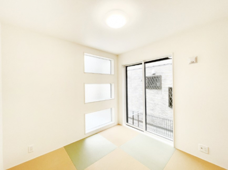 ���̑����ρ@���r���O�Ɨׂ荇���Ă���a���B�ق��ƈꑧ�ł���a�̋�Ԃ��Y�ꂸ�ɁB 