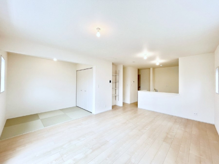 ���̑����ρ@�Ƒ��̏Ί炪���R�Ɛ��܂�Ă���A����ȕ��͋C�̃_�C�j���O�Ɏd�オ���Ă��܂��B