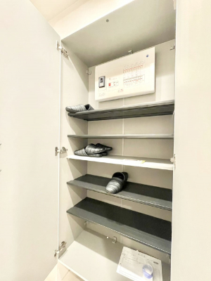 ���̑����ρ@�����Ղ���[�ł���V���[�Y�{�b�N�X�ŉƑ��S���̌C���A���ւ�������B  