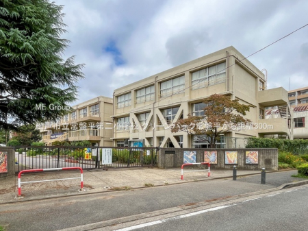 ���ӊ��@���w�Z 300m ���ˎs����Օ���񏬊w�Z