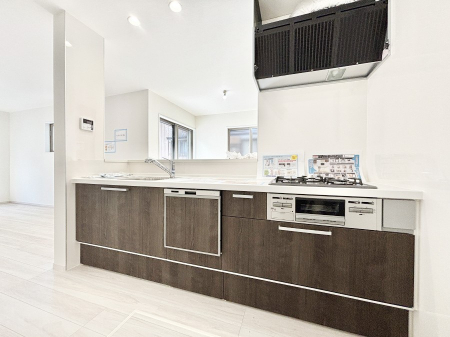 �L�b�`���@���r���O�ŗV�Ԃ��q�l�������Ȃ��炨�������ł���ΖʃL�b�`���B  