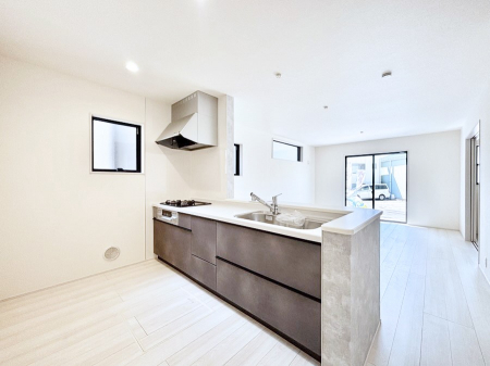 �L�b�`���@�u�₩�ȕ����ʂ蔲����L�b�`���B��������̂Ŗ��邭���C�ɂ��𗧂��܂��B