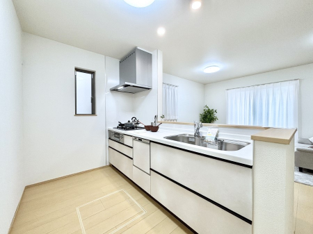 �L�b�`���@���������Ȃ���ł����Ƒ��Ƃ̉�b���y���߂�ΖʃL�b�`��