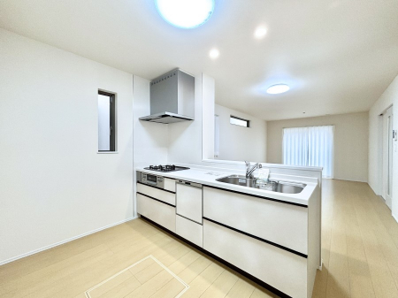 �L�b�`���@�u�₩�ȕ����ʂ蔲����L�b�`���B��������̂Ŗ��邭���C�ɂ��𗧂��܂��B