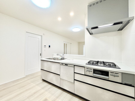 �L�b�`���@���������Ȃ���ł����Ƒ��Ƃ̉�b���y���߂�ΖʃL�b�`�� 