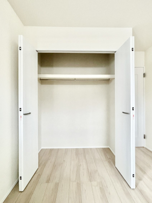 ���[�@�m���̃N���[�[�b�g�B���s��������̂Ō���̈ߗނ�����������܂�܂��B 