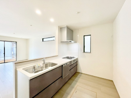 �L�b�`���@�u�₩�ȕ����ʂ蔲����L�b�`���B��������̂Ŗ��邭���C�ɂ��𗧂��܂��B