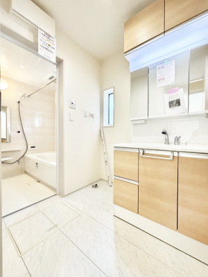 ���ʑ�E���ʏ��@�O�ʋ������������ʉ��ϑ�ł��B 