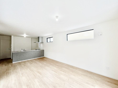 ���r���O�@���邢�z���������A�����̕��͋C�ɖ�������郊�r���O�E�_�C�j���O�B  