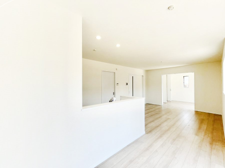 ���̑����ρ@�Ƒ��̏Ί炪���R�Ɛ��܂�Ă���A����ȕ��͋C�̃_�C�j���O�Ɏd�オ���Ă��܂��B