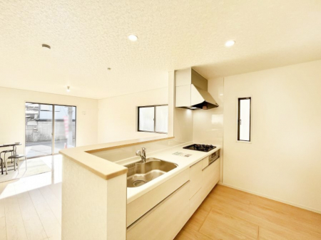 �L�b�`���@���������Ȃ���ł����Ƒ��Ƃ̉�b���y���߂�ΖʃL�b�`��