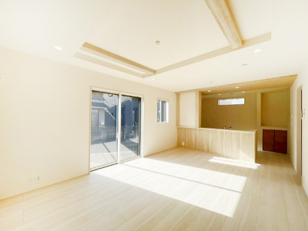 ���̑����ρ@�Ƒ��̏Ί炪���R�Ɛ��܂�Ă���A����ȕ��͋C�̃_�C�j���O�Ɏd�オ���Ă��܂��B