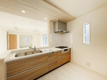 �L�b�`���@���Ƒ��̉�b�e�ޑΖʃL�b�`���B���������̃p�p�}�}�����Ƒ��Ɖ߂������Ԃ����������I