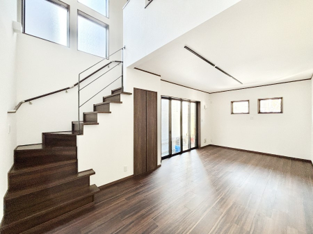 ���r���O�@�����u�������܁v�u��������v�Ƒ��Ƃ̃R�~���j�P�[�V�������[�܂郊�r���O�C���K�i�B 