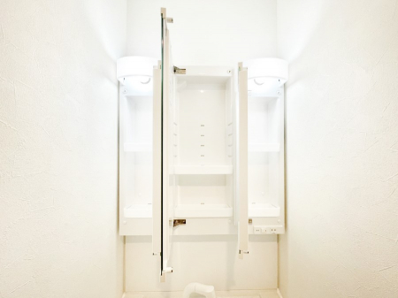 ���̑����ρ@�O�ʋ��̗��ɁA���ϕi��q���p�i�Ȃǂ����[�\�B���ʑ����������ƕۂ��܂��I