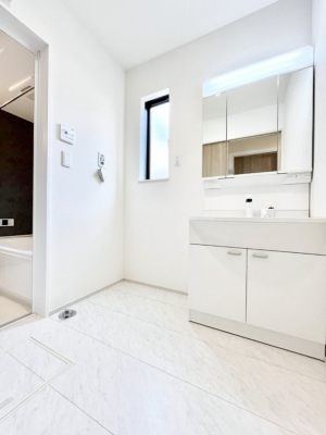 ���̑��@���ʏ��͂�Ƃ�̂���X�y�[�X�ŁA�g�x�x�������̃X�L���P�A���S�ɗ]�T�������Ăł������ł��B  