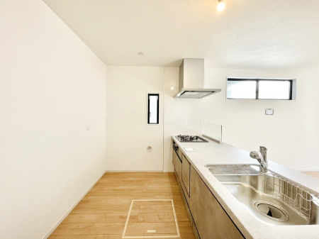 �L�b�`���@�u�₩�ȕ����ʂ蔲����L�b�`���B��������̂Ŗ��邭���C�ɂ��𗧂��܂��B