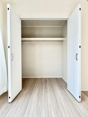 ���[�@�m���̃N���[�[�b�g�B���s��������̂Ō���̈ߗނ�����������܂�܂��B