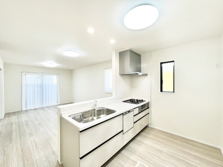 �L�b�`���@���������Ȃ���ł����Ƒ��Ƃ̉�b���y���߂�ΖʃL�b�`��