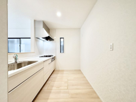 �L�b�`���@�u�₩�ȕ����ʂ蔲����L�b�`���B��������̂Ŗ��邭���C�ɂ��𗧂��܂��B