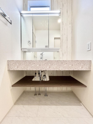 ���ʑ�E���ʏ��@��Ƃ�̐��ʃX�y�[�X�Œ��̐g�x�x���X���[�Y��