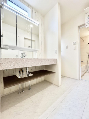 ���ʑ�E���ʏ��@�������̂�����K��Ԃł��B�����̐g�x�x���C�����ǂ����g�������܂��B 