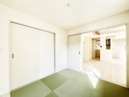 ���̑����ρ@���r���O�Ɨׂ荇���Ă���a���B�ق��ƈꑧ�ł���a�̋�Ԃ��Y�ꂸ�ɁB   