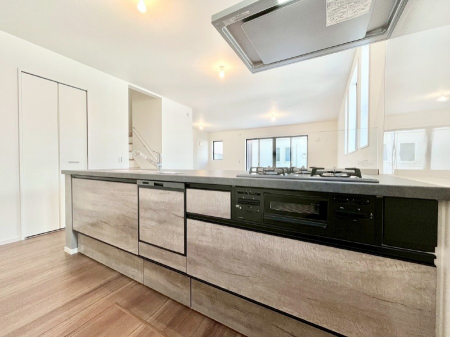 �L�b�`���@���������Ȃ���ł����Ƒ��Ƃ̉�b���y���߂�ΖʃL�b�`���@