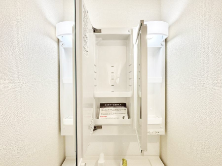 ���̑����ρ@�O�ʋ��̗��ɁA���ϕi��q���p�i�Ȃǂ����[�\�B���ʑ����������ƕۂ��܂��I