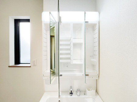 ���̑����ρ@�O�ʋ��̗��ɁA���ϕi��q���p�i�Ȃǂ����[�\�B���ʑ����������ƕۂ��܂��I