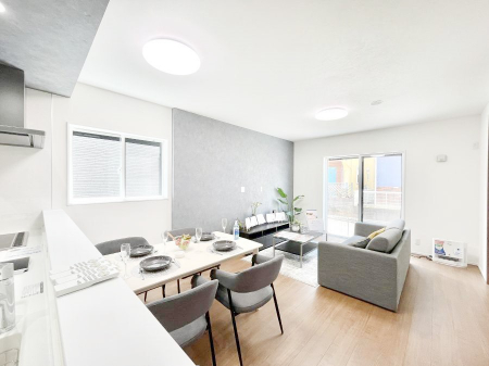 ���r���O�@���Ƒ��̓��₩�Șb�����ŕ�܂�閾�邢���r���O