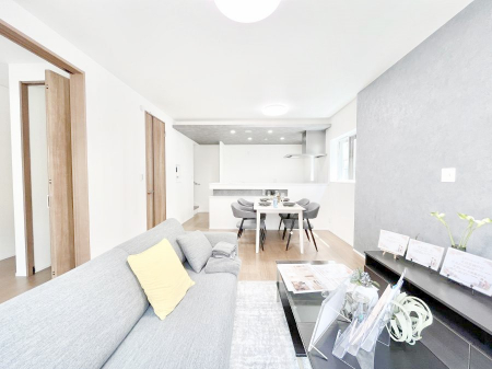 ���̑����ρ@�Ƒ��̏Ί炪���R�Ɛ��܂�Ă���A����ȕ��͋C�̃_�C�j���O�Ɏd�オ���Ă��܂��B