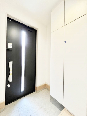 ���ց@�K���X�X���b�g�̓��������փh�A�������Ɍ���͂��Ă���܂�