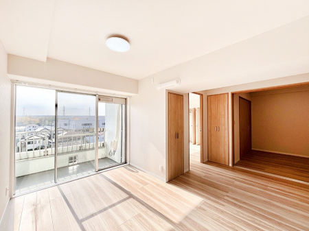 ���r���O�@�Ƒ��c���̎��Ԃ����������Ȃ��났�̃��r���O�_�C�j���O�B   