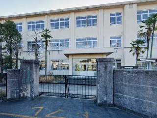 ���ӊ��@���w�Z 2470m �O���s���쒆�w�Z