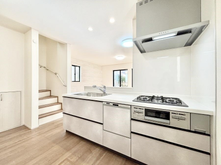 �L�b�`���@�J�E���^�[�z���ɂ��b�������Ȃ��疈���̂������������Ɗy����