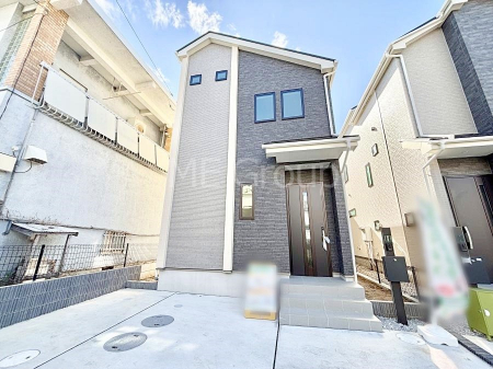 ���n�O�ώʐ^�@�������ꂽ�O�ρA�㎿�ȏZ��Ԃ��L���鎺���͉i�����S���ĉ߂�����Z���ł��B