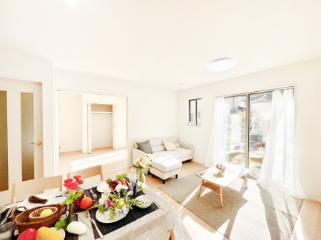 ���r���O�@�傫�ȑ����炽���Ղ�̗z���ƕ����������郊�r���O 