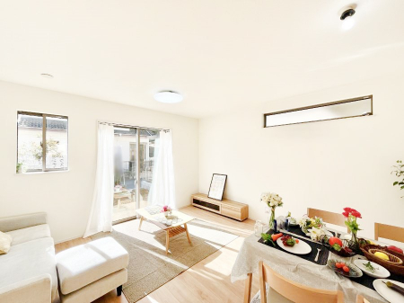 ���r���O�@���邢�z���������A�����̕��͋C�ɖ�������郊�r���O�_�C�j���O 