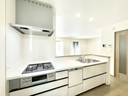 �L�b�`���@���������Ȃ���ł����Ƒ��Ƃ̉�b���y���߂�ΖʃL�b�`��