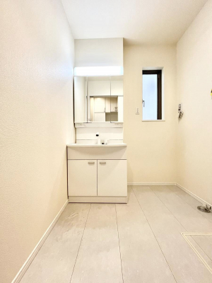 ���ʑ�E���ʏ��@��Ƃ�̐��ʃX�y�[�X�Œ��̐g�x�x���X���[�Y��