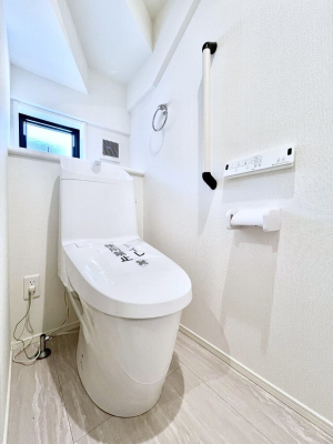 �g�C���@�g�C����1�K��2�K���ꂼ��ɔz�u����Ă��ĂƂĂ��֗��ł��B 