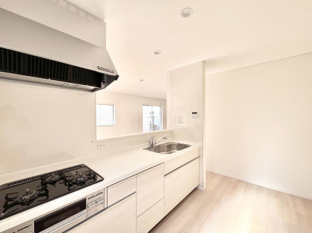 �L�b�`���@���������Ȃ���ł����Ƒ��Ƃ̉�b���y���߂�ΖʃL�b�`��